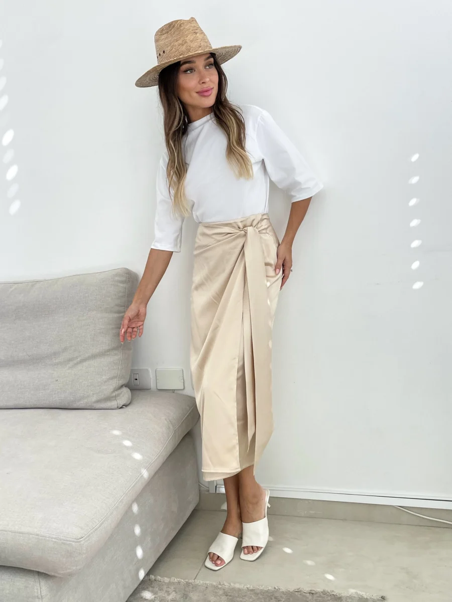 Facetune_01-09-2022-12-54-32 חצאית שיאל קרם – תמונה 1