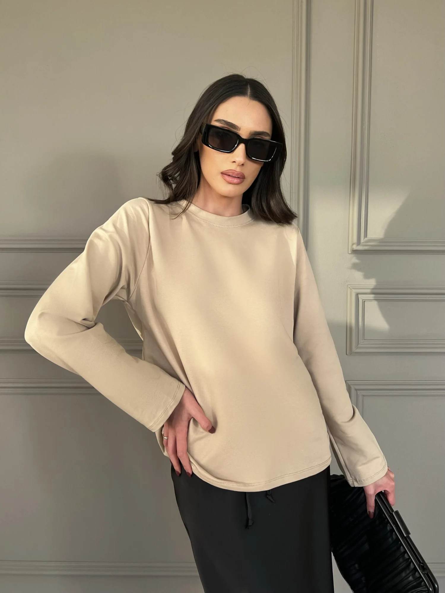 Facetune_26-11-2023-10-19-14 Roni T-Shirt - Cream - Image 1