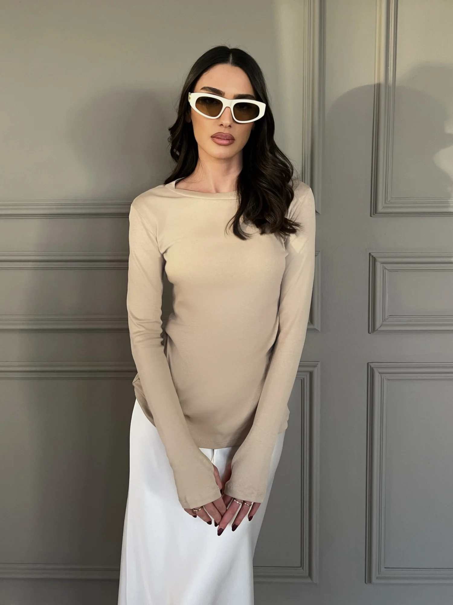 Facetune_29-11-2023-10-34-21 Glove T-Shirt - Cream - Image 1