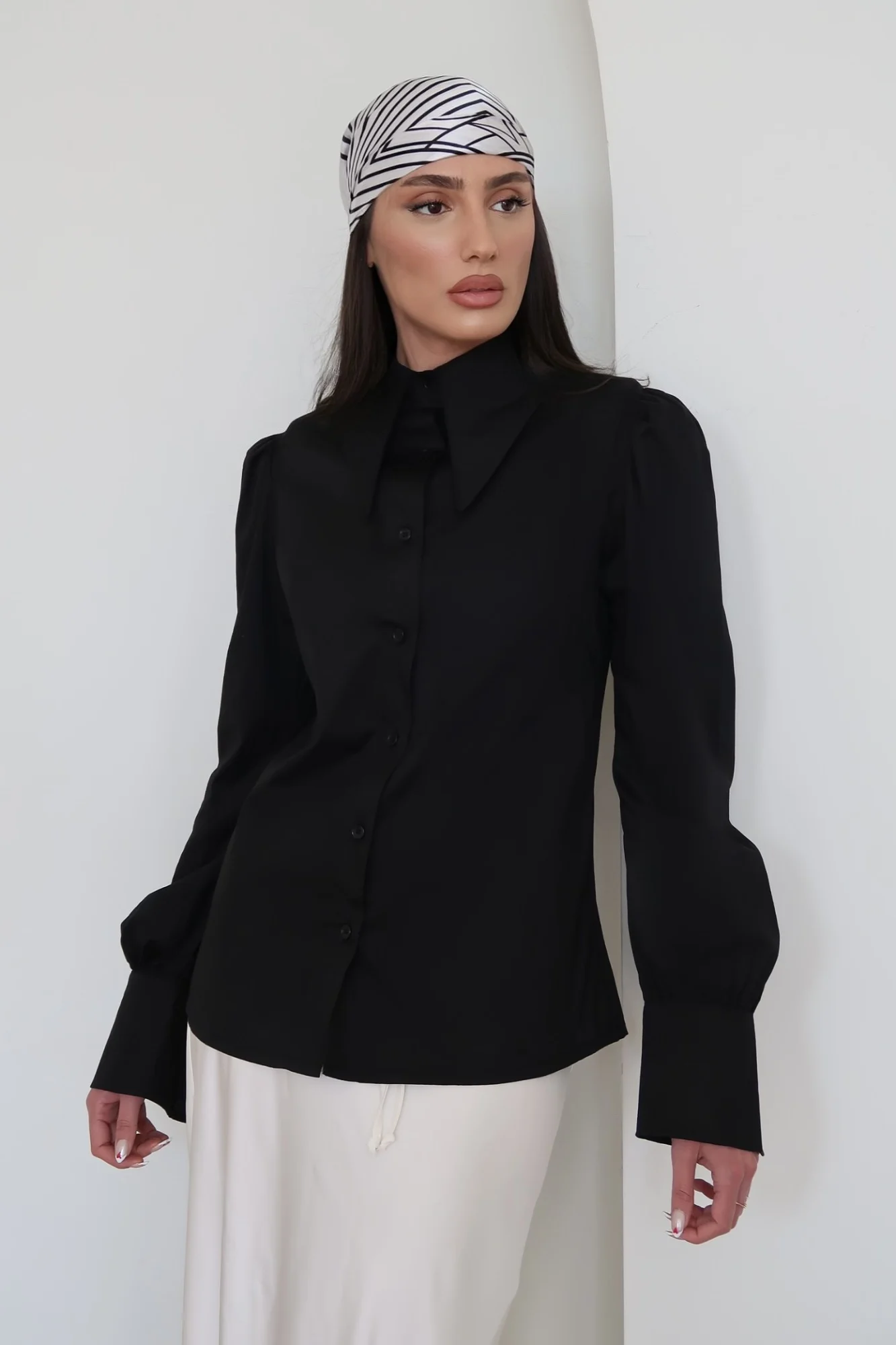 Facetune_02-04-2024-13-35-16 Buttoned Top - Black - Image 1