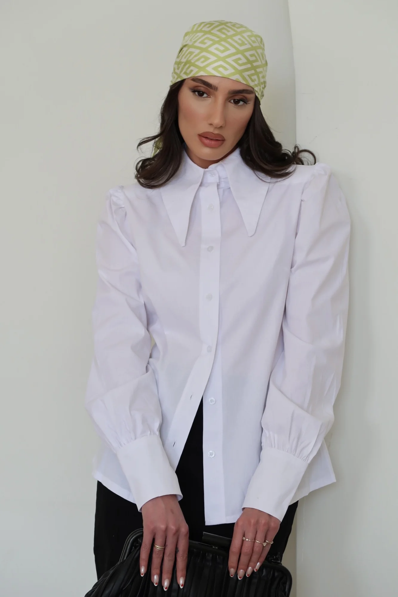 IMG_4009 חולצה מכופתרת לבן – תמונה 1