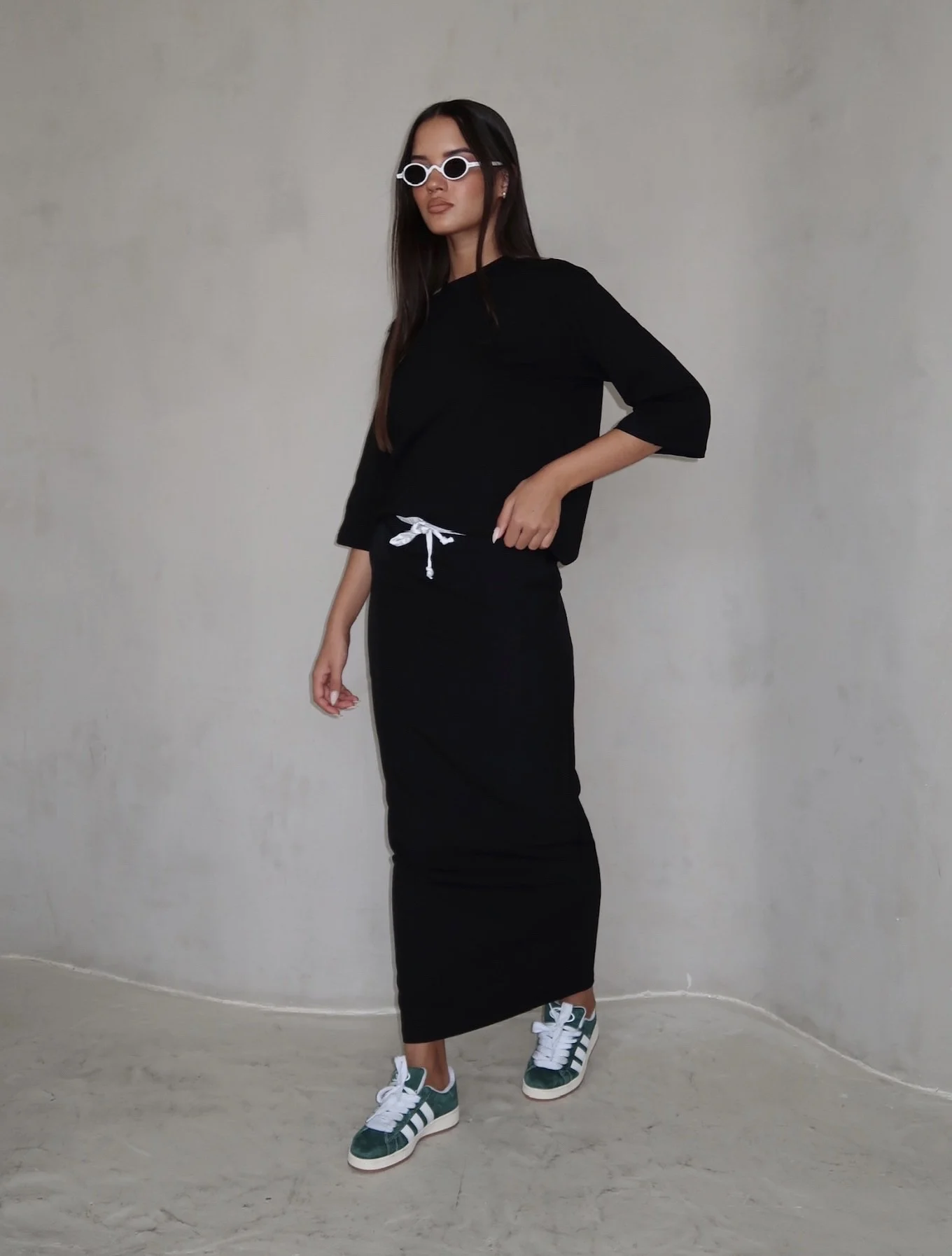 IMG_9072 חצאית מגי שחור – תמונה 1