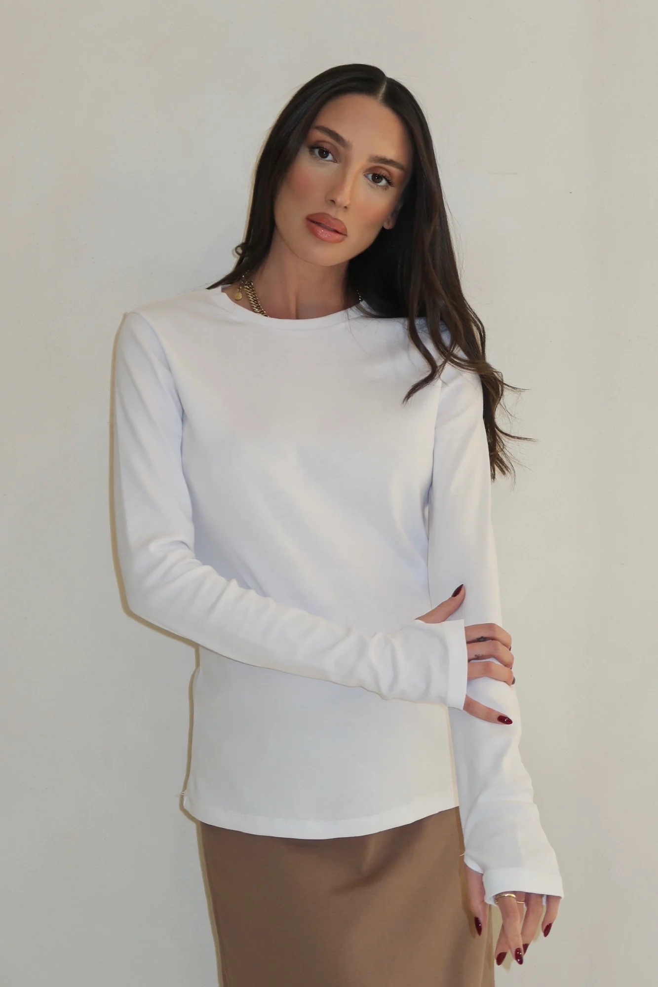 IMG_8150 טי שרט כפפה לבן – תמונה 1