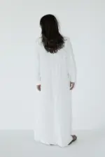 ⁦שמלת ארין לבן⁩ – תמונה ⁦2⁩