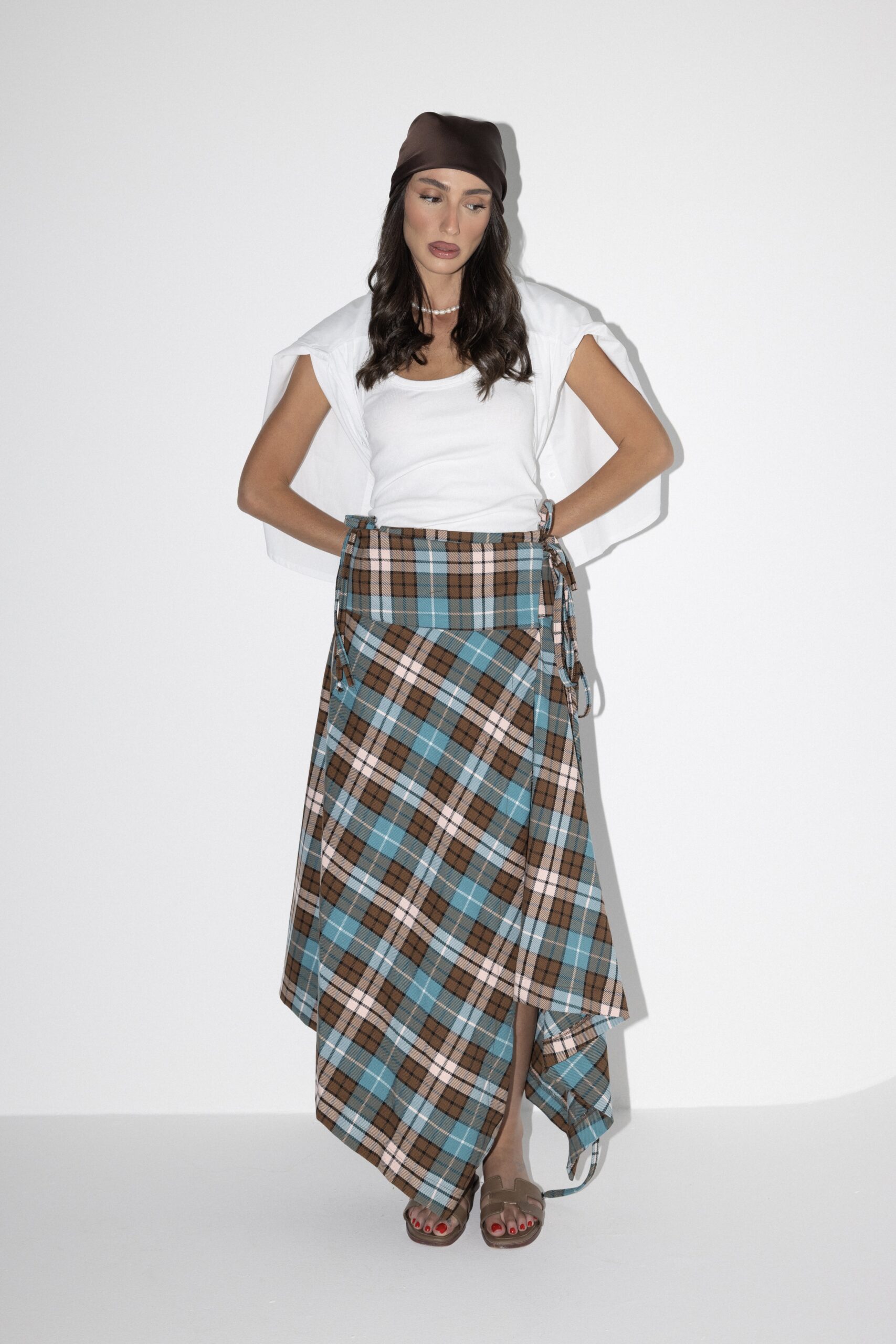 חצאית משבצות חום_5